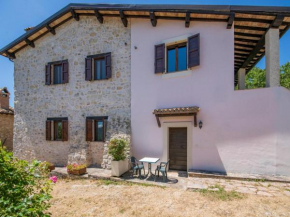 Compact Apartments for Panoramic Mountain View in Sellano Umbria, Sellano